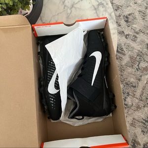 Nike Alpha Menace Pro 2 Mid Cleats